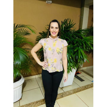 Blusa Floral Gola e Nervuras